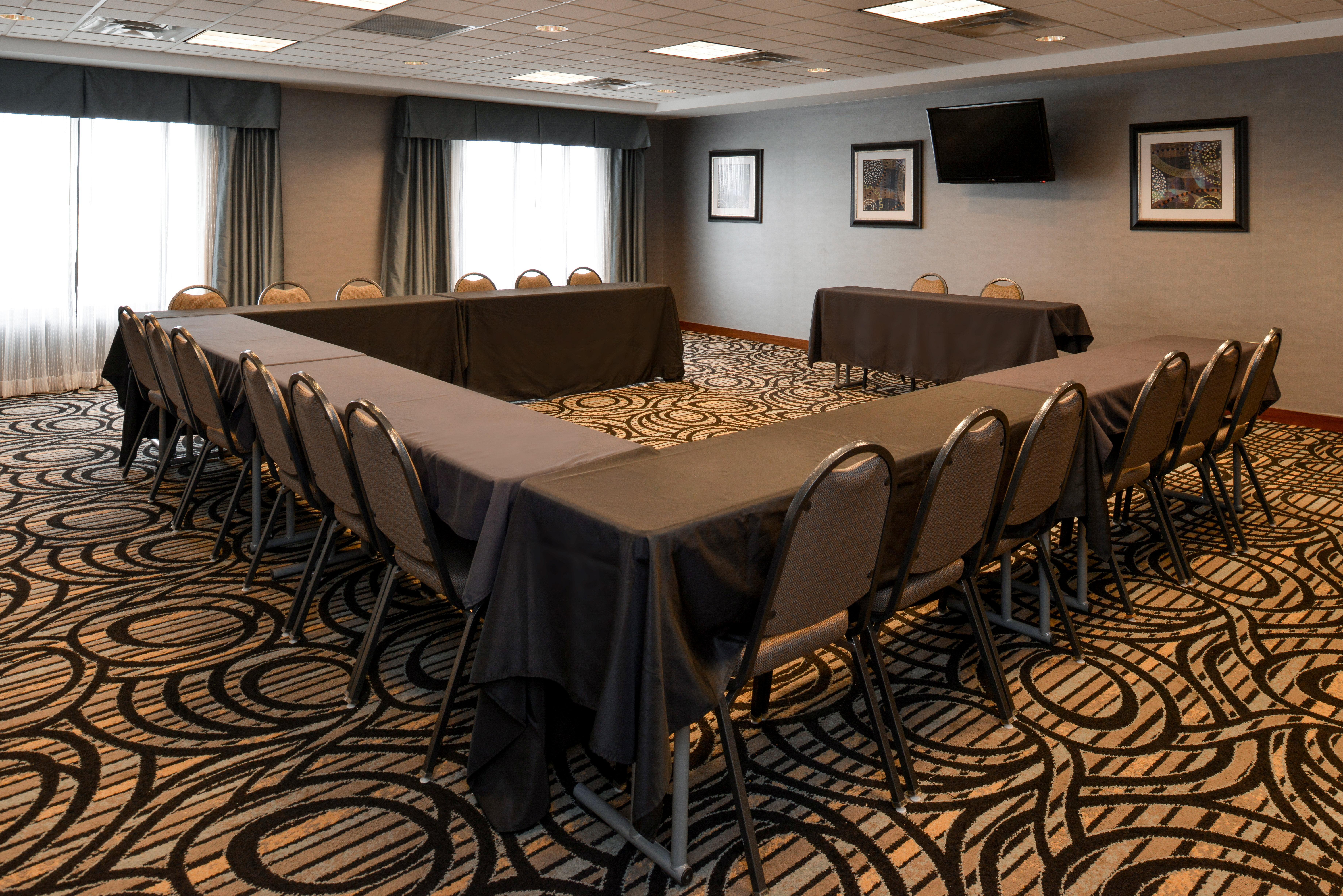 Holiday Inn Express & Suites Greenfield By Ihg Exterior foto
