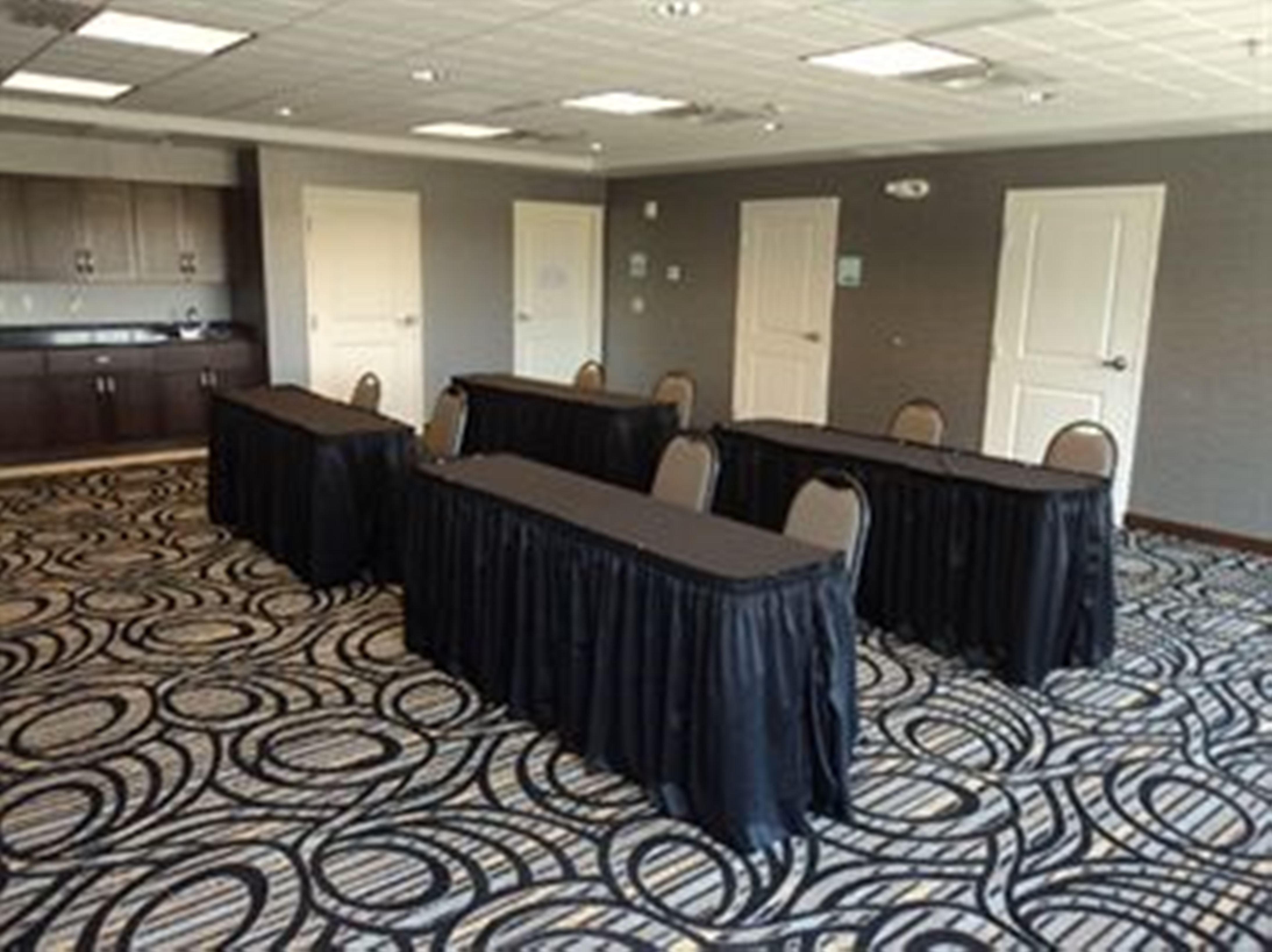 Holiday Inn Express & Suites Greenfield By Ihg Exterior foto