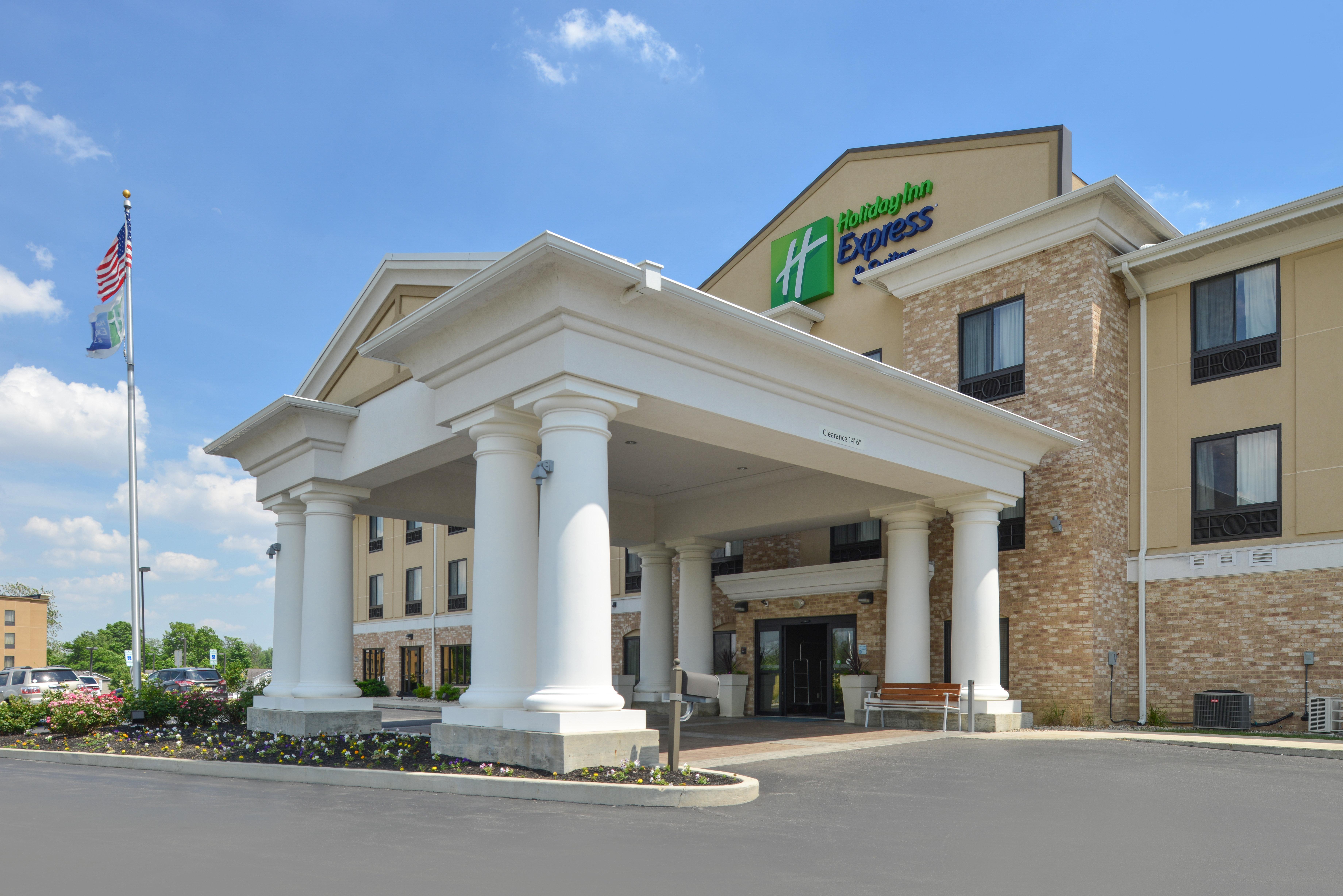 Holiday Inn Express & Suites Greenfield By Ihg Exterior foto