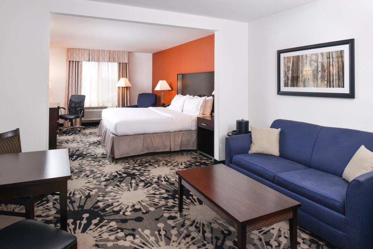 Holiday Inn Express & Suites Greenfield By Ihg Exterior foto